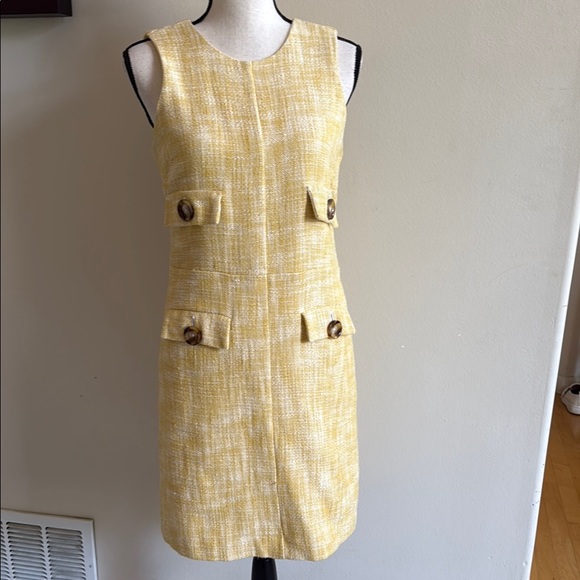 Elegant Yellow Sleeveless Dress - Picture 3 of 8